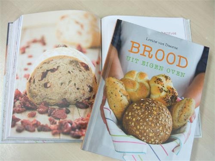 Brood uit eigen oven.
